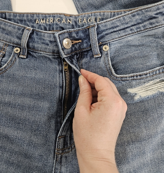 American Eagle Outfitters Distressed Mom Jean Womens Size 4 - Picture 8 of 16